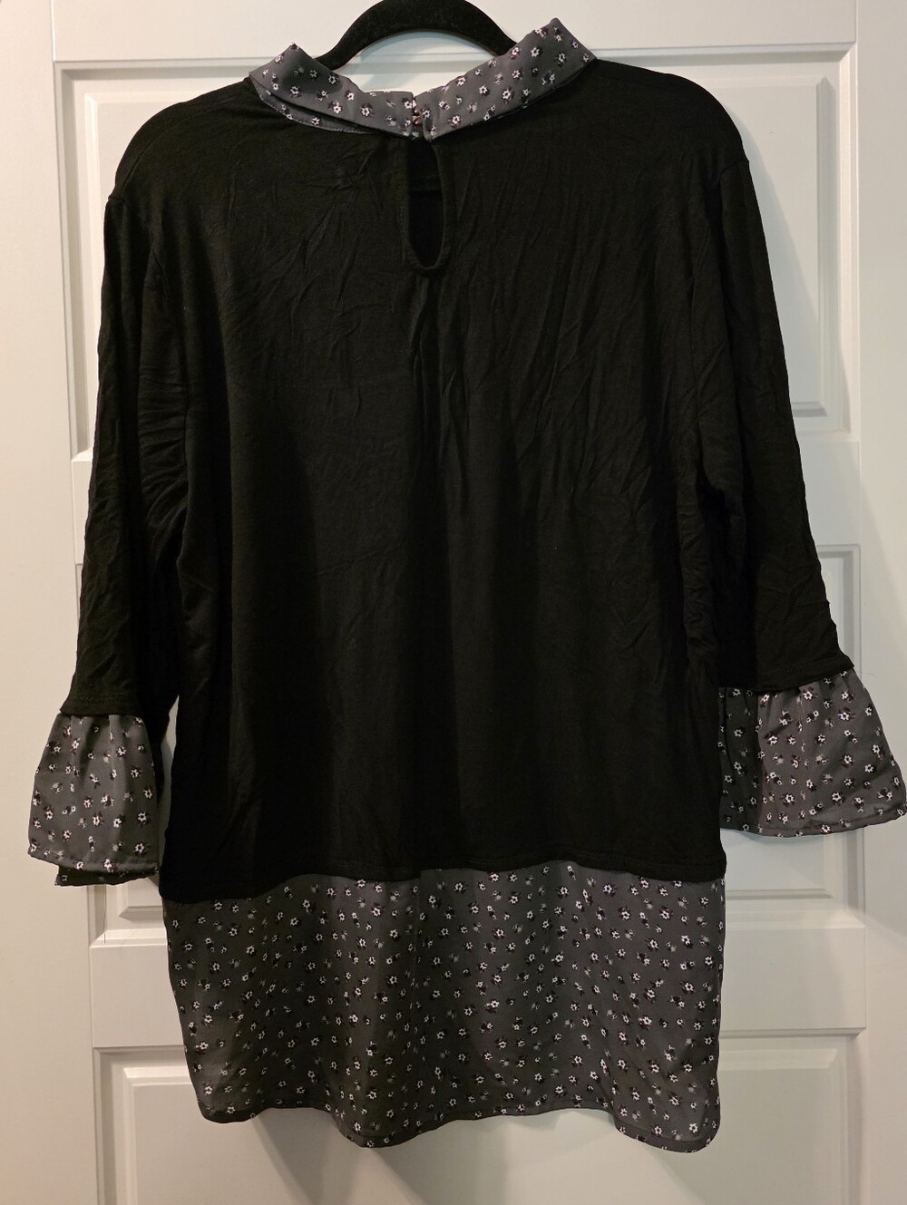 Womens Lightweight Top With Collar And Floral Detail - Picture 5 of 5
